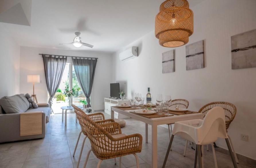 Holiday Cosy Home Pafos Exterior foto